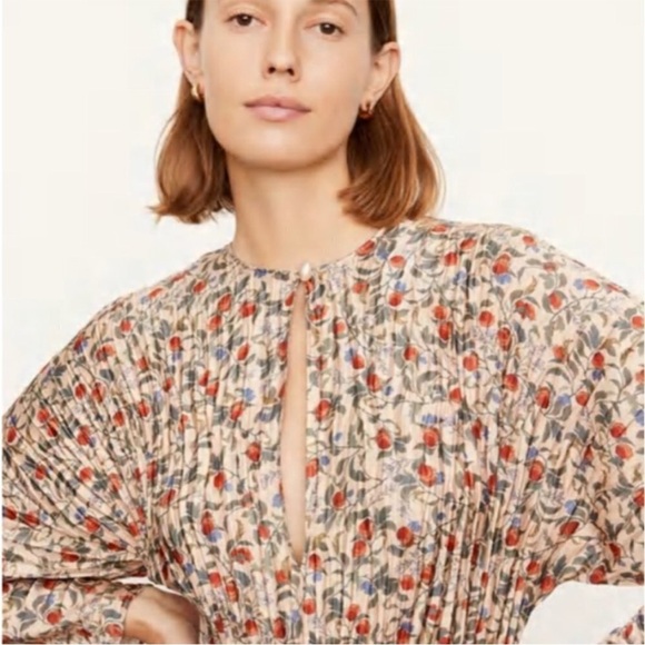 VINCE pomegranate pleated blouse keyhole v-neck charmeuse long sleeve size L - Picture 2 of 16